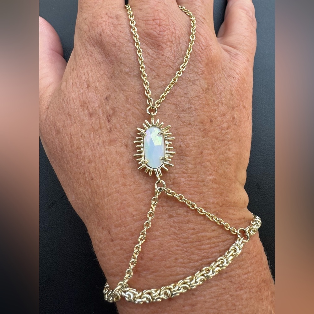 Kendra Scott Toby Gold & White Pearlescent Hand Bracelet/Chain - Picture 2 of 4